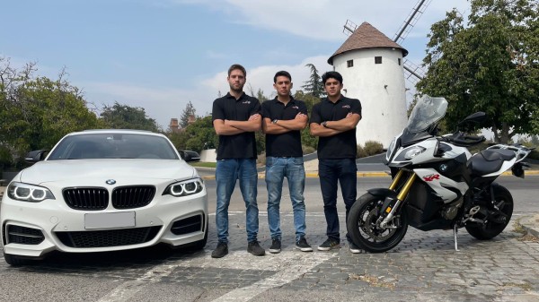 Hola Somos  El Equipo FastCheckService, de Izquierda a Derecha nuestros nombres son Nicolas, Rodrigo y Tomas. Todos somos Ingenieros Mecánicos  Automotrices  y muy apasionados por los autos.